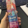 Bàn chải điện cho bé Oral B Kids – 2 Pin có tốt không đánh giá review