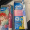 Bàn chải điện trẻ em Oral B Kids – Sạc điện có tốt không đánh giá review